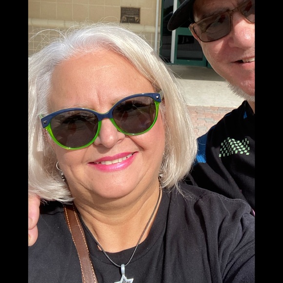 Meet your Posher, Cristina - Picture 1 of 1